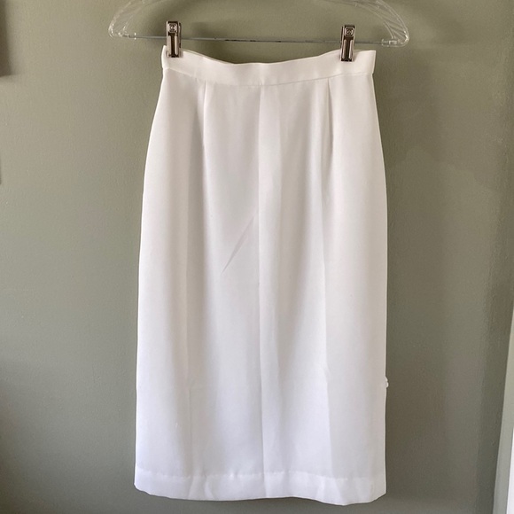 Dresses & Skirts - Beautiful white Chinese dress style pencil skirt waist 24”